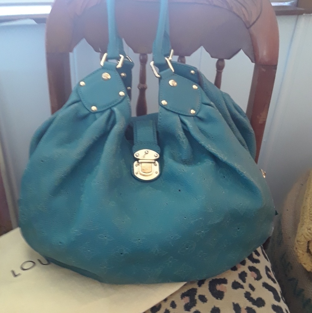 💯% Authentic Louis Vuitton XL Mahina - Picture 5 of 8